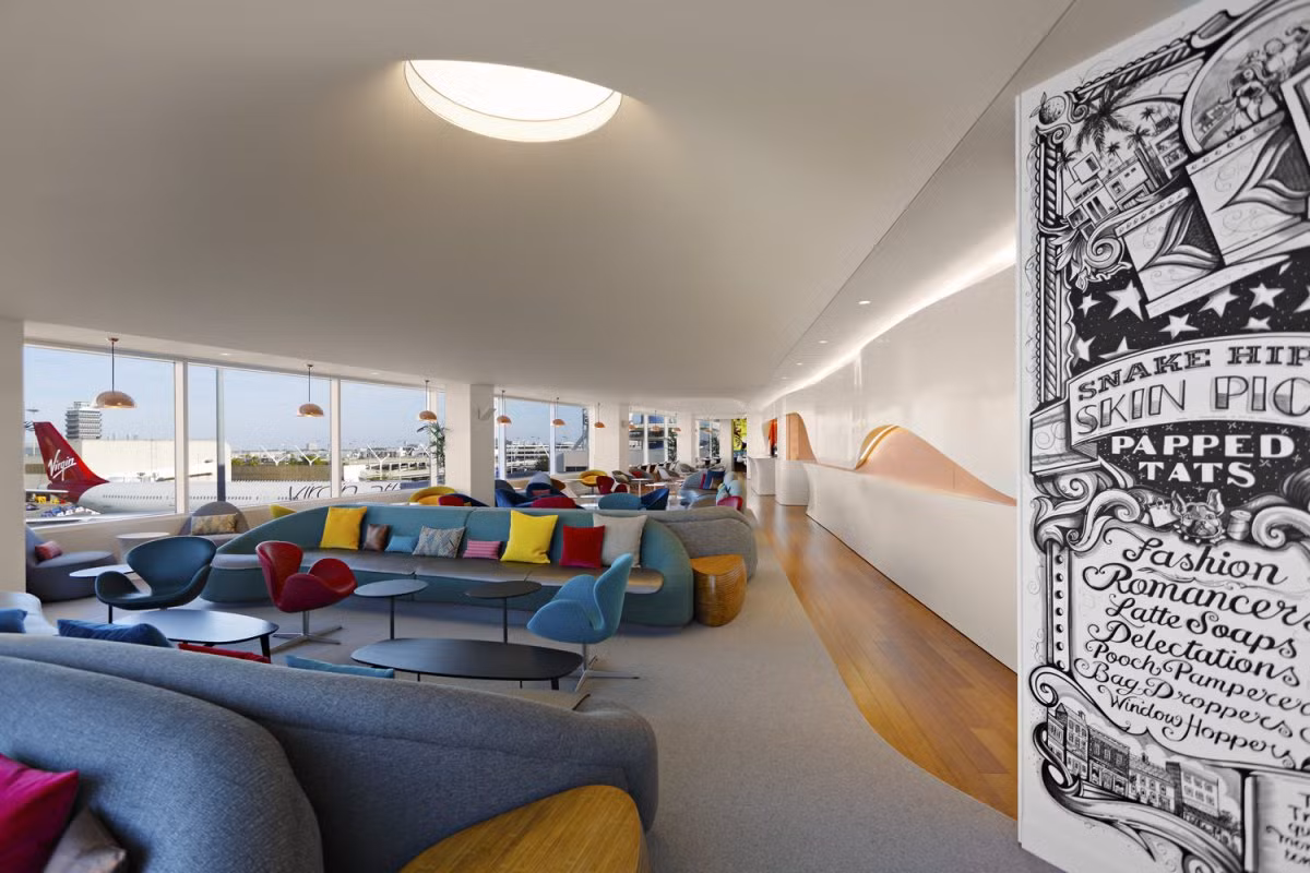 Không gian bên trong phòng chờ được trang hoàng theo phong cách hiện đại và lôi cuốn.