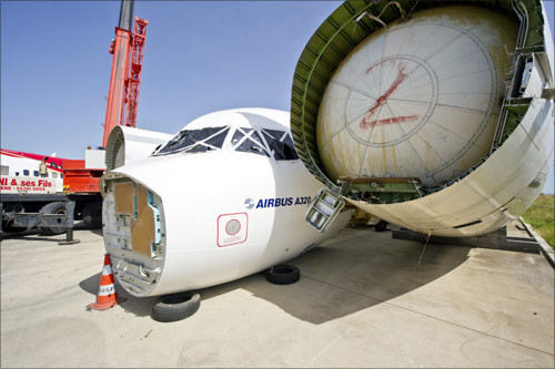 Mọi bộ phận còn có thể tái sử dụng được thu gom để bán đi. Những bộ phận bỏ và kim loại rời bị hỏng sẽ được bán làm phế liệu.