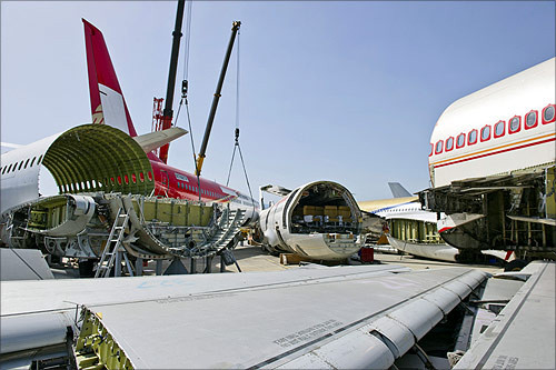 Bộ phận hạ cánh và cánh con của máy bay sẽ được chuyển đi để lắp lại trên các máy bay mới trong khi buồng lái được tái sinh để làm công cụ huấn luyện.