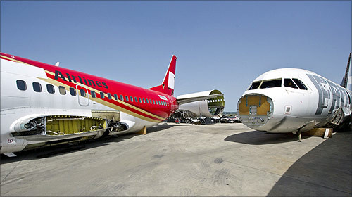 Đặc biệt, sau khi tháo dỡ máy bay, công ty chủ quản còn có quyền bán các bộ phận có khả năng tái chế để thu lại các khoản kinh phí không nhỏ.