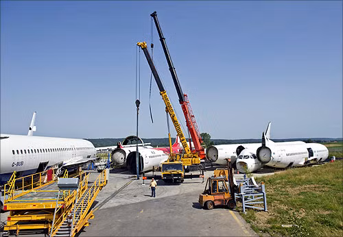 Airbus, công ty mẹ của Tarmac Aerosave, cho biết, nhu cầu tái chế máy bay đã qua sử dụng ngày càng cao.