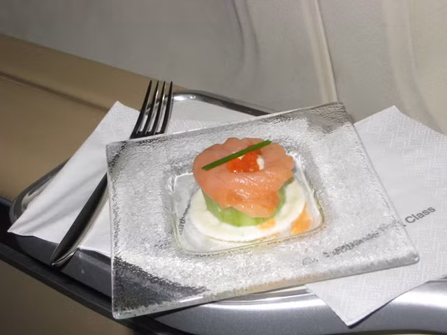Món sushi do đầu bếp Jurgens thực hiện phục vụ trên khoang hạng nhất hãng Lufthansa.