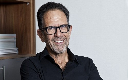  Tỷ phú đầu tư vào Cam Ranh là một doanh nhân có tiếng trong lĩnh vực bất động sản thế giới. Igal Ahouvi (ảnh) làm chủ đầu tư dự án Khu du lịch Vịnh Thiên đường (ALMA) ở Cam Ranh khởi công vào năm ngoái, với tổng vốn đầu tư 300 triệu USD (hơn 6.500 tỷ đồng).