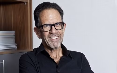  Tỷ phú đầu tư vào Cam Ranh là một doanh nhân có tiếng trong lĩnh vực bất động sản thế giới. Igal Ahouvi (ảnh) làm chủ đầu tư dự án Khu du lịch Vịnh Thiên đường (ALMA) ở Cam Ranh khởi công vào năm ngoái, với tổng vốn đầu tư 300 triệu USD (hơn 6.500 tỷ đồng).