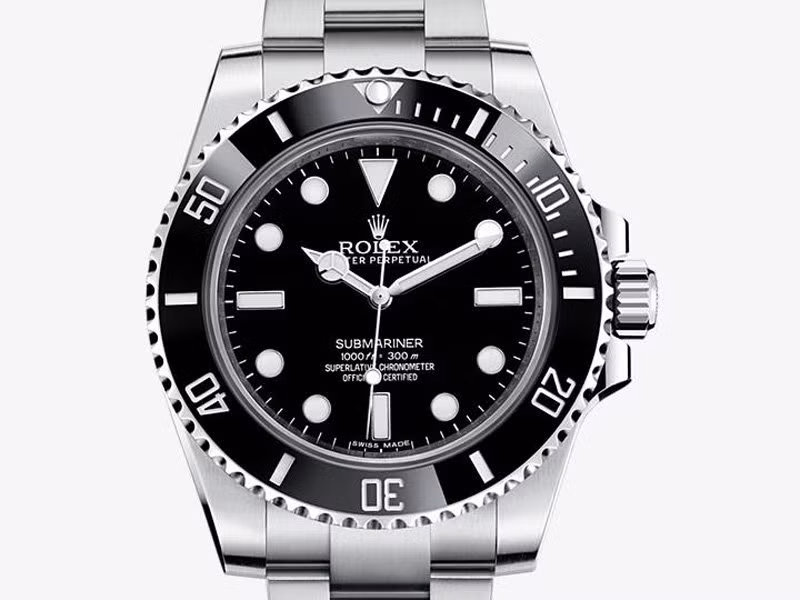 Rolex Submariner - Giá 8.550 USD: Rolex Submariner là chiếc đồng hồ lặn nổi tiếng nhất thế giới. Nó là một thành phần không thể thiếu trong bất kỳ bộ sưu tập đồng hồ hàng hiệu của các đại gia bởi Rolex Submariner mang kiểu dáng phong cách và không bao giờ lỗi thời.