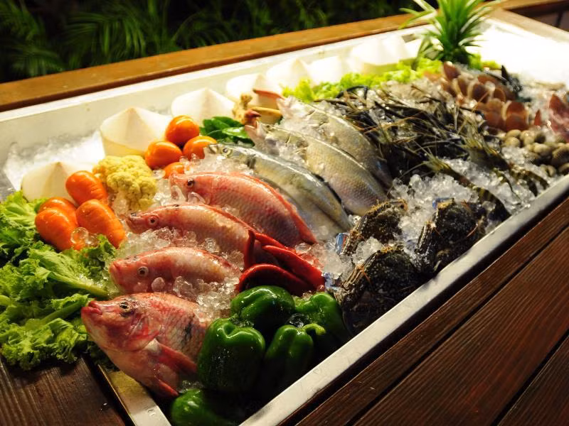 Các món hải sản tươi sống tại một nhà hàng của khách sạn.