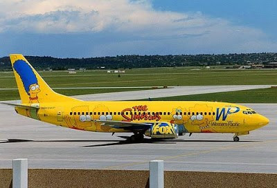 Năm 1995, hãng hàng không Western Pacific (Mỹ) đã sơn vẽ một chiếc máy bay Boeing 737 theo phong cách các nhân vật trong chương trình truyền hình hài kịch tình huống hoạt họa nổi tiếng The Simpsons (Gia đình Simpson).