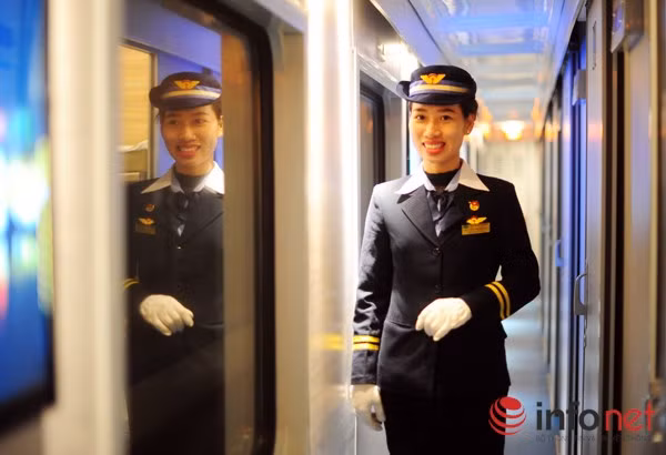 Chị Nguyễn Thị Hương (25 tuổi, nhân viên khách vận) cho biết: "Điểm mạnh của những toa tàu "5 sao" là giảm được tiếng ồn, điều này giúp hành khách có thể ngủ ngon giấc trong các toa giường nằm".