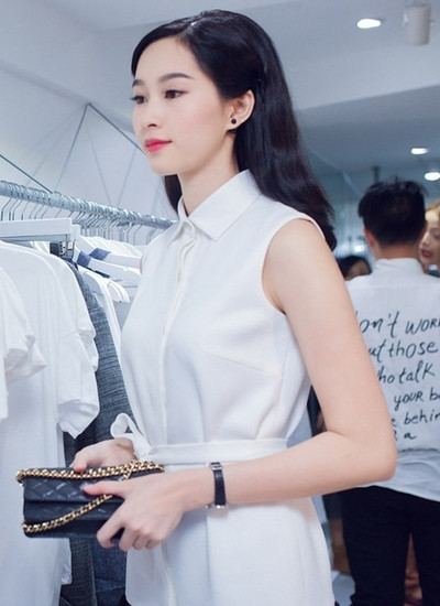 Hoa hậu Thu Thảo còn rất chuộng dòng túi xách hiệu Chanel.