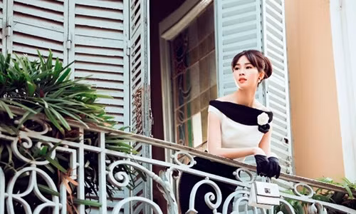 Chiếc Reissue Chain Flap là dòng túi mới của thương hiệu Chanel cho mùa hè 2015, có giá 1.195 USD (khoảng 27 triệu đồng).