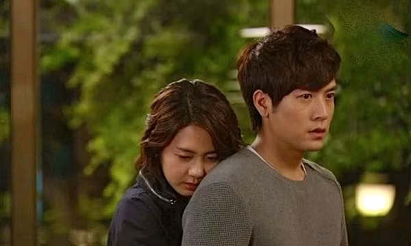 Nuốt nước mắt trang trí phòng tân hôn cho chồng và nhân tình Nuot nuoc mat trang tri phong tan hon cho chong va nhan tinh