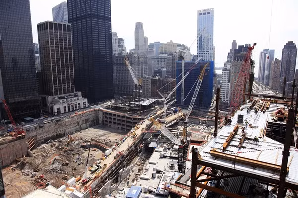 Bốn năm sau vụ khủng bố đẫm máu ngày 11/9, một trung tâm thương mại mới được khởi công xây dựng ngày 6/9/2005.