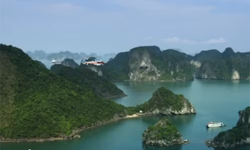 Dịch vụ này có thể đưa du khách đến với khoảng 50 điểm du lịch hấp dẫn như Hạ Long, Cát Bà, Phú Quốc...