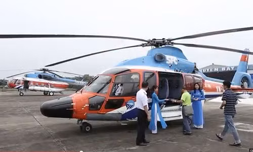 Ngày càng nhiều du khách trong và ngoài nước thích thú với dịch vụ đi du lịch bằng trực thăng.
