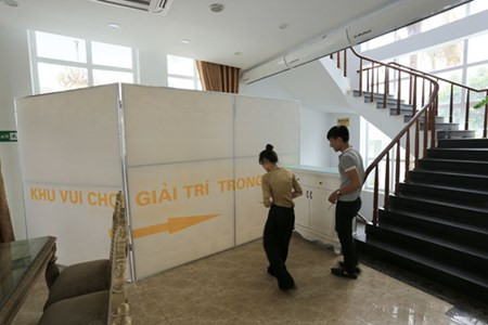 Chiem dat vang cong vien Ha Noi, nha hang bi 