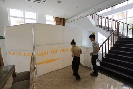 Chiem dat vang cong vien Ha Noi, nha hang bi 