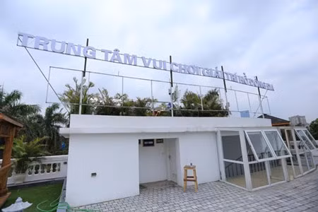 Chiem dat vang cong vien Ha Noi, nha hang bi 