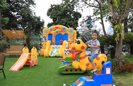 Chiem dat vang cong vien Ha Noi, nha hang bi 