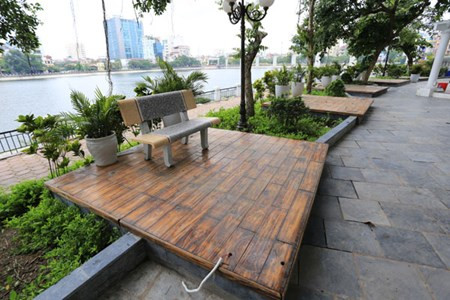 Chiem dat vang cong vien Ha Noi, nha hang bi 
