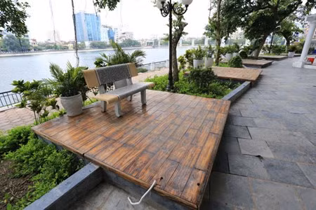Chiem dat vang cong vien Ha Noi, nha hang bi 