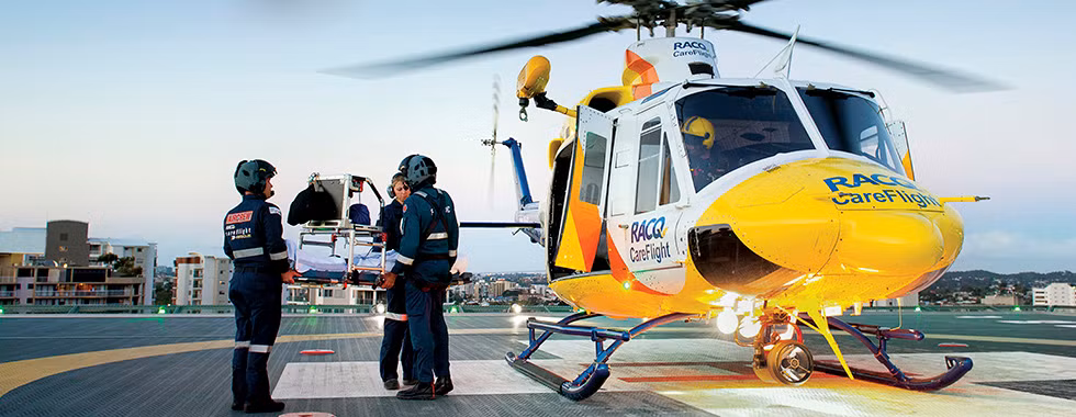 Tiếp đến là chiếc Bell 412 phiên bản thương mại, đáng tin cậy và an toàn dù ở các vùng khí hậu khắc nghiệt nhất trên hành tinh. Cabin của Bell 412 trang bị tới 13 ghế cho hành khách và 2 ghế cho phi hành đoàn.