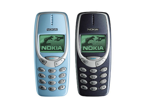 Nokia 3310: Mẫu điện thoại này được nhiều người chọn mua vào thời điểm ra mắt, năm 2000, nhờ thiết kế nhỏ gọn, ăng-ten ngầm và vỏ ngoài có thể thay thế được. Bên cạnh đó, độ bền của máy là ưu thế, nhiều người vẫn ví model này như dụng cụ đập đá để mô tả về độ bền của sản phẩm.