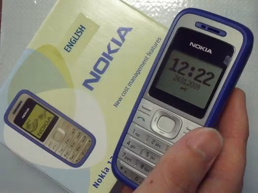 Nokia 1200: Với điểm nhấn là thiết kế nhỏ gọn, máy tốt, pin “trâu” và giá thành hợp lí, đến nay Nokia 1200 vẫn được rất nhiều người sử dụng.