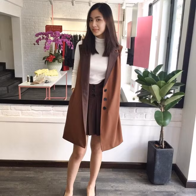 Helly Tống (tên thật là Lê Khánh Linh, sinh năm 1995), là mẫu teen tại Sài thành. Thời gian gần đây, Helly Tống ít xuất hiện trên các phương tiện truyền thông bởi cô đang tập trung cho công việc kinh doanh. 9X có cửa hàng thời trang sang trọng, quán cà phê. Cô đang mở rộng kinh doanh mỹ phẩm ở Sài Gòn.