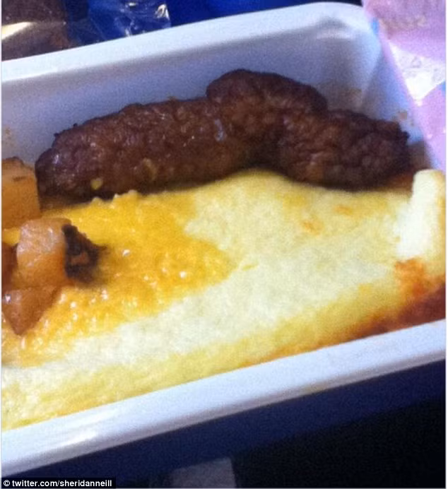 Sheridan Neill đăng bức ảnh trên Twitter với lời bình: “Sao xúc xích lại trong như phân vậy?”