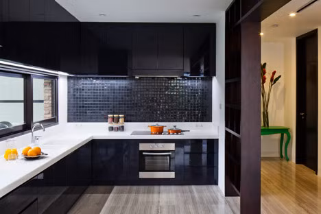 Bếp rộng rãi mang đến cảm hứng nấu nướng cho gia chủ.