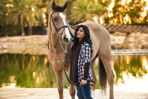 Trước khi ly dị với người chồng tỷ phú năm ngoái, Ameera thường xuyên cùng chồng tham gia các hoạt động chính trị, từ thiện, giữ chức Phó chủ tịch Hội đồng quản trị và Trưởng ban điều hành Quỹ từ thiện Alwaleed bin Talal.