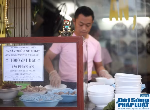 Chủ nhân của quán bún bò đặc biệt đó chính là chàng trai có cái tên thật lạ: Châu Ngọc Diệp. Châu Ngọc Diệp sinh năm 1985 và là người gốc Huế, hiện tại anh đang làm việc cho một viện nghiên cứu nhưng với máu kinh doanh cùng việc học được bí quyết chế biến món bún bò Huế từ gia đình nên anh đã mạnh dạn mở riêng cho mình một quán bún bò nhỏ. Tên quán “O Chanh” cũng độc đáo và gây tò mò cho nhiều người.