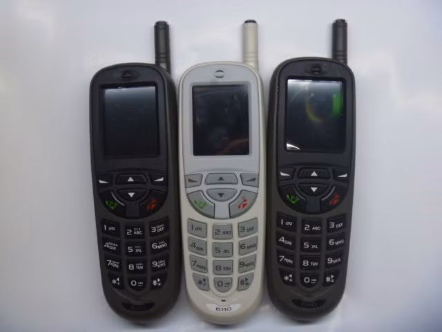 Nokia 8110 sản xuất từ năm 1996 nhưng sau khi nó được sử dụng trong bộ phim kinh điển The Matrix (ma trận) vào năm 1999 thì Nokia 8110 trở thành sản phẩm đỉnh cao ở phân khúc cao cấp.
