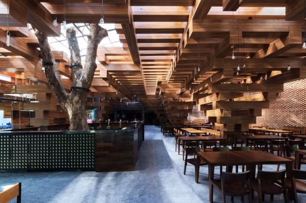 Nhà hàng Việt này nằm ở trung tâm Thủ đô Hà Nội, do công ty kiến trúc H&amp;P Architects thiết kế, đã nhận được nhiều lời khen ngợi của giám khảo WAN. "Giải pháp của công trình này là thực sự thông minh và tôi thích cách họ đã sử dụng các cấu trúc hiện tại", giám khảo Jacqueline Beckingham nhận xét.