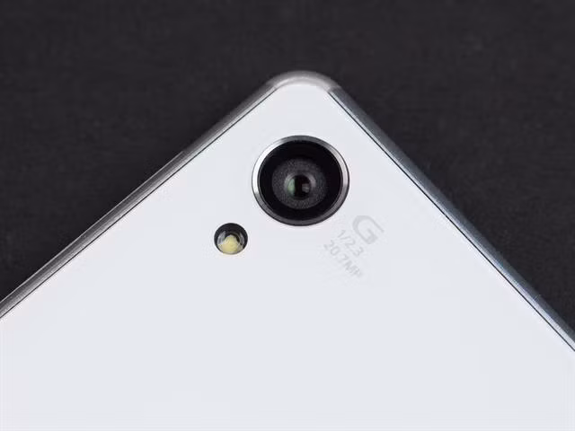 Sony Xperia Z3 - 20.7MP: Một trong những chiếc smartphone cao cấp của Sony cũng trang bị camera khủng là Xperia Z3. Sở hữu camera chính 20.7MP với cảm biến Exmor cao cấp và ống kính chất lượng, Xperia Z3 được xếp vào những dòng smartphone chụp ảnh tốt nhất hiện nay.