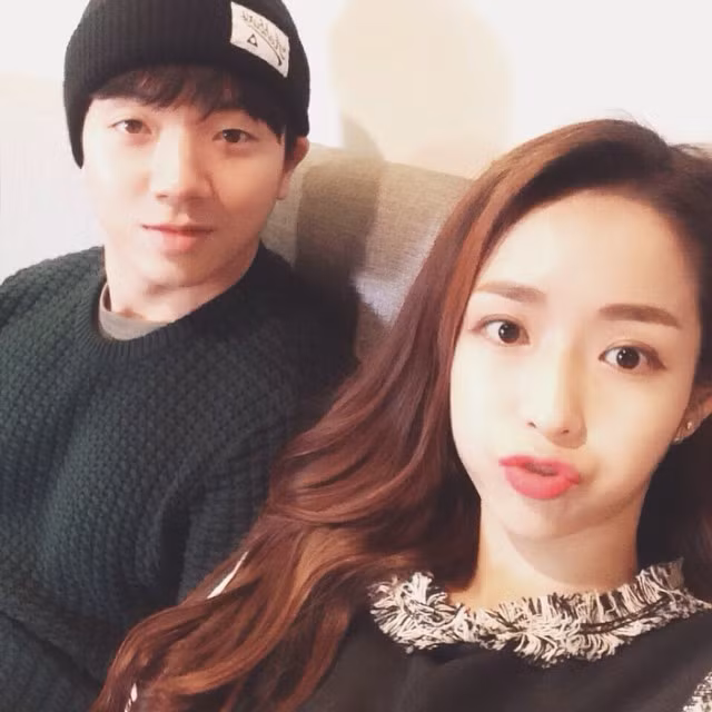 Việc Hyun Kyung có người yêu khiến nhiều chàng trai cảm thấy tiếc nuối. Cô cho biết, hai người đã hẹn hò được 8 năm.