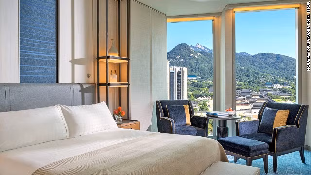 Four Seasons Hotel Seoul (Hàn Quốc). Khách sạn Four Seasons đầu tiên tại Hàn Quốc sẽ được pha trộn thiết kế truyền thống với phong cách hiện đại. Khách sạn này khai trương vào giữa năm 2015.
