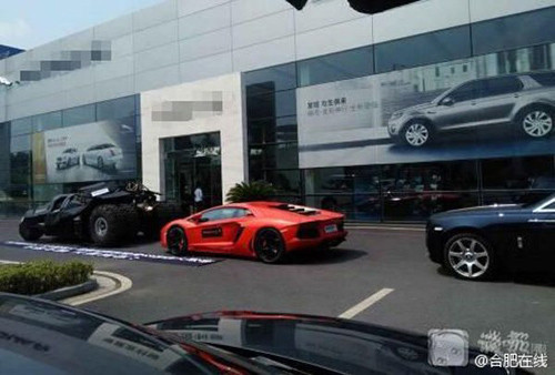 Dai gia choi ngong dung 3 sieu xe ''pha'' showroom o to-Hinh-2