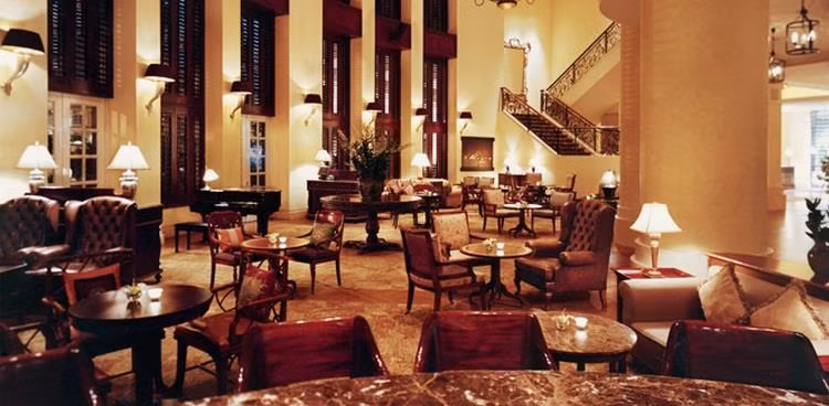 Khách sạn mang lại cho du khách chuẩn mực sang trọng với các dịch vụ đạt tiêu chuẩn quốc tế.