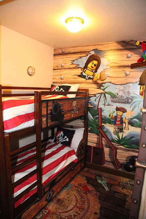 Đặc biệt, bên trong mỗi phòng còn có "kho báu" mà khách, trẻ em có thể khám phá. Bạn phải giải quyết 4 đầu mối để mở được chúng và sẽ có những phần thưởng hấp dẫn.