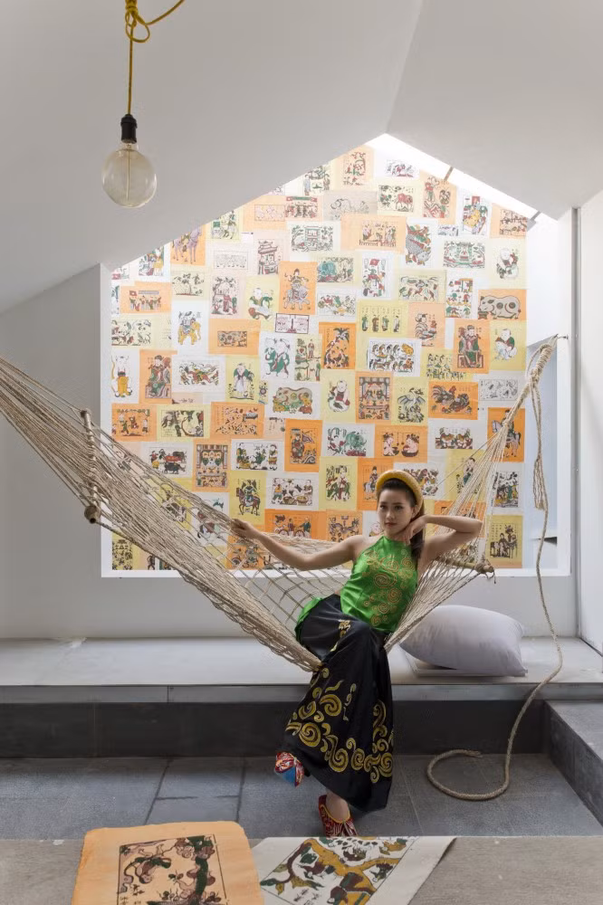 Không gian cao nhất ở giữa dùng để mắc võng cho chủ nhân căn hộ nằm nghỉ ngơi.