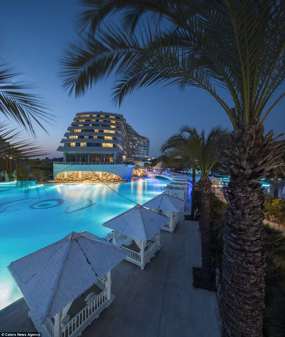 Me man lac vao khach san Titanic xa hoa-Hinh-13