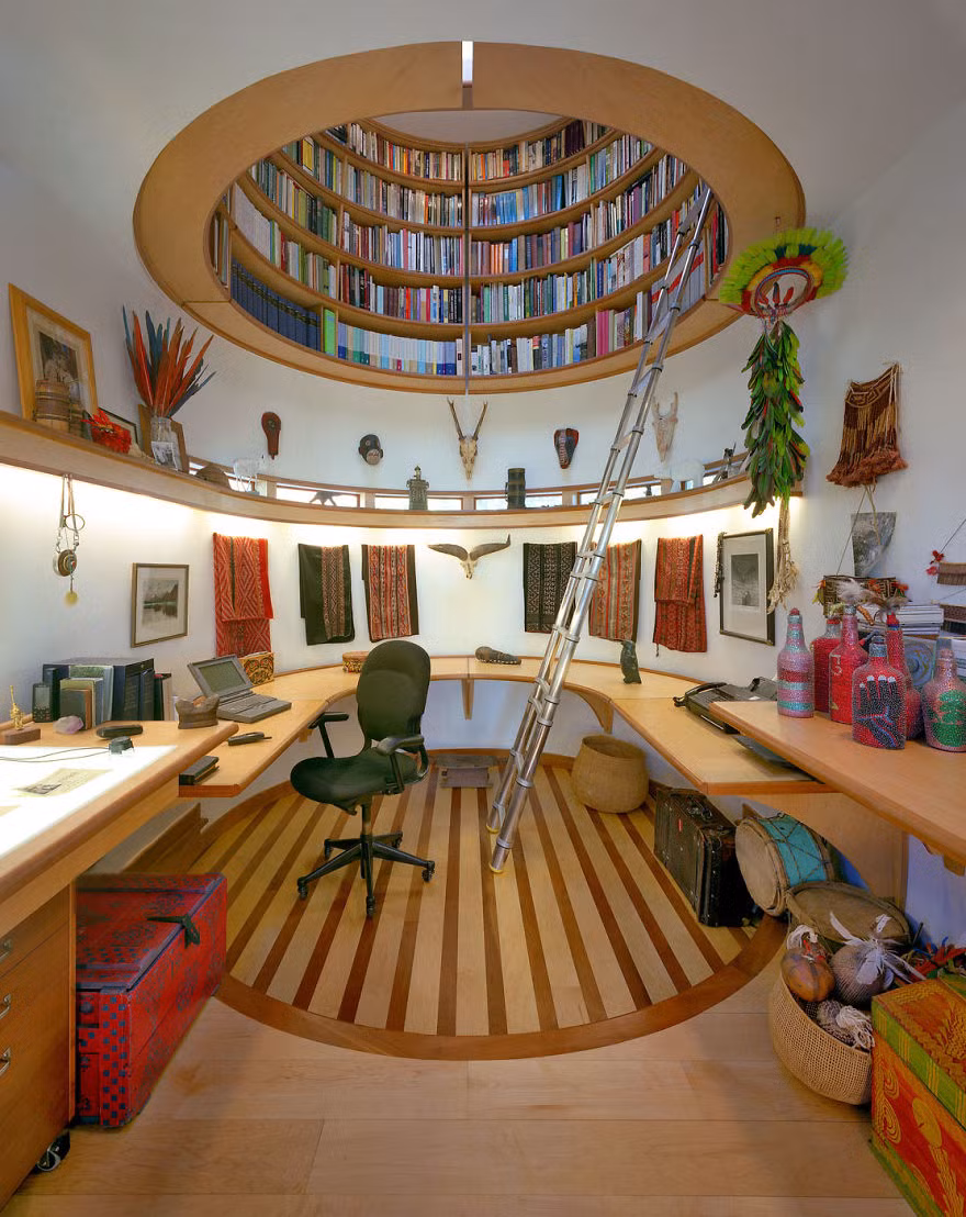  Giá sách ẩn trên trần là một kiểu nội thất nhà độc đáo không phải ai cũng tưởng tượng ra. Mó đồ này giúp tiết kiệm không gian hữu ích trong ngôi nhà bạn.