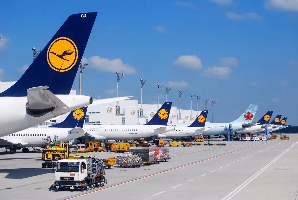 Lufthansa có mạng đường bay tới 18 điểm đến trong nước và 185 điểm đến quốc tế tại 78 nước tại châu Á, châu Âu, châu Phi và châu Mỹ.