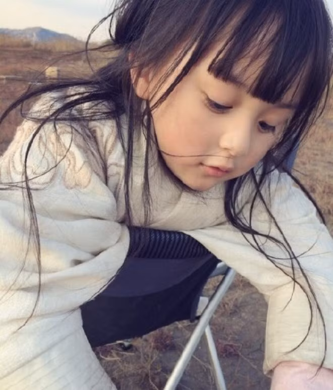 Vẻ ngoài như thiên thần của Tian Tian được nhận xét rất hợp đóng những vai cổ trang, phiên bản nhí của các nữ chính.