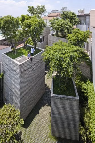 Công trình thứ hai nhận giải Kiến trúc xanh của KTS Võ Trọng Nghĩa là công trình “House for Trees” (Nhà phủ xanh) ở TP HCM.