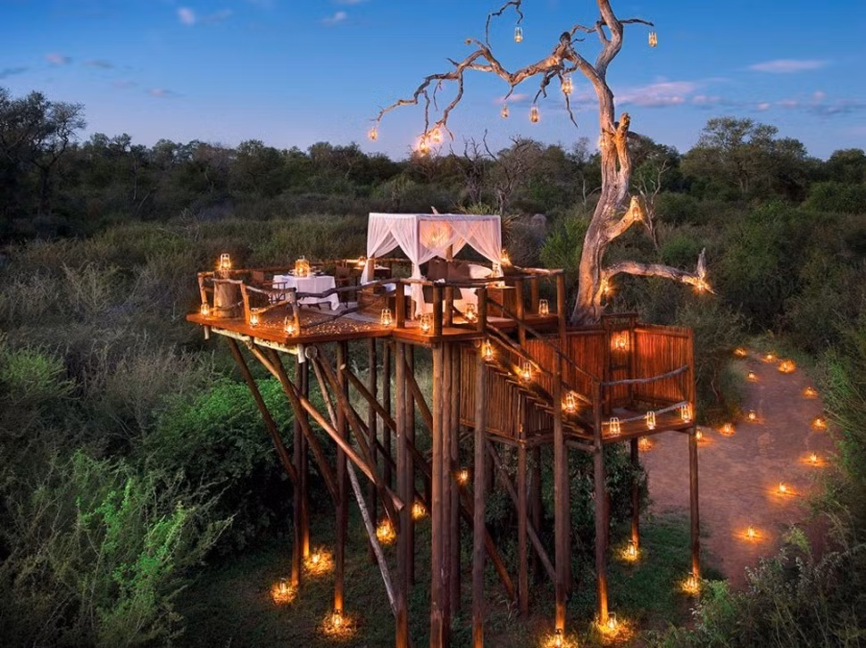 10. Lion Sands, Nam Phi: Nếu bạn là người yêu thiên nhiên hoang dã, Lion Sands sẽ là khu nghỉ dưỡng ngoài trời tuyệt đẹp để bạn vừa nghỉ ngơi vừa có thể chiêm ngưỡng những loài động vật như sư tử, voi...