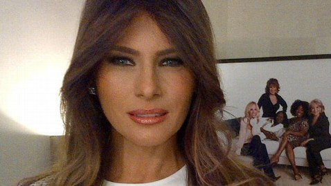 Bà có thể nói trôi chảy 4 ngoại ngữ và thích nói chuyện về chính trị cũng như kinh tế thế giới.