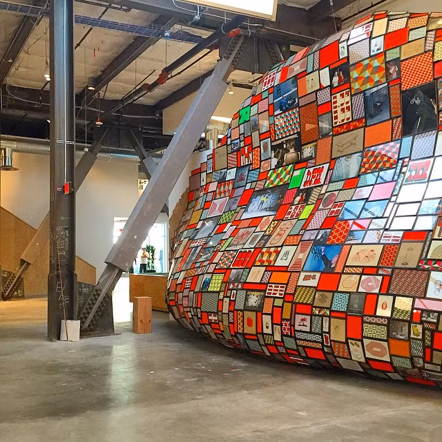 Thêm một tác phẩm nghệ thuật độc đáo xuất hiện trong trụ sở mới của Facebook.