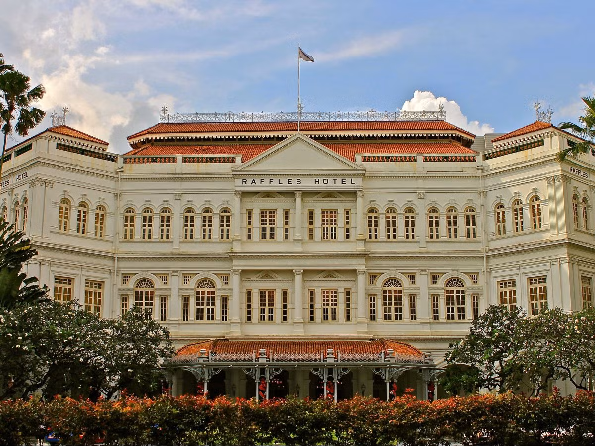 Raffles Hotel mới thực sự là khách sạn mang tính biểu tượng nhất trong thành phố Singapore.